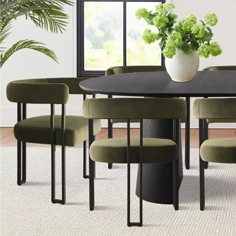 Set tavolo da pranzo allungabile da 47-83" per 8 persone, tavolo nero e 8 poltrone in velluto con eleganti gambe in metallo, ideale per riunioni