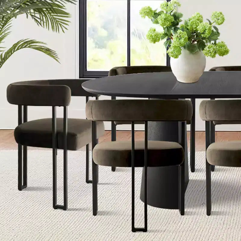 Set tavolo da pranzo allungabile da 47-83" per 8 persone, tavolo nero e 8 poltrone in velluto con eleganti gambe in metallo, ideale per riunioni