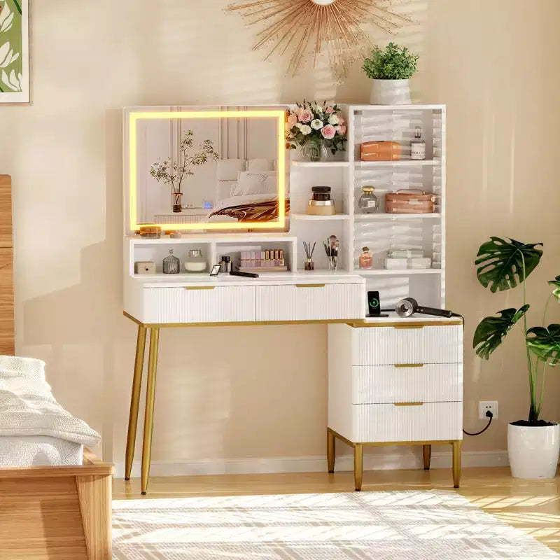 Moderna toeletta con specchio illuminato ad alta definizione, cinque cassetti, ante in vetro, prese integrate e piano in vetro per camera da letto.