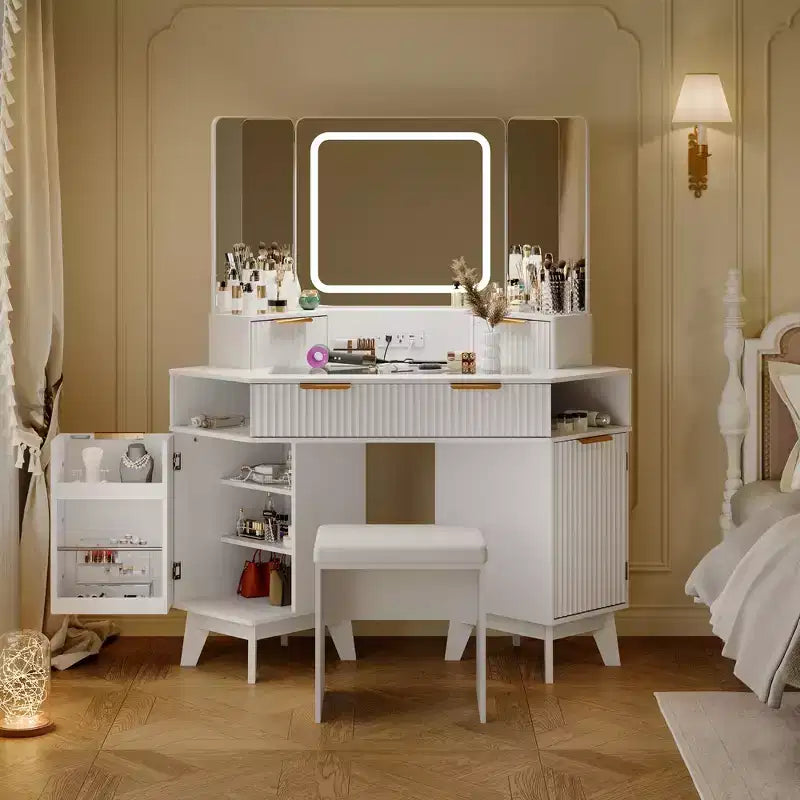 Scrivania angolare per trucco in legno naturale, toeletta angolare con piano in vetro, toeletta angolare con specchio e sedia, toeletta con scanalature