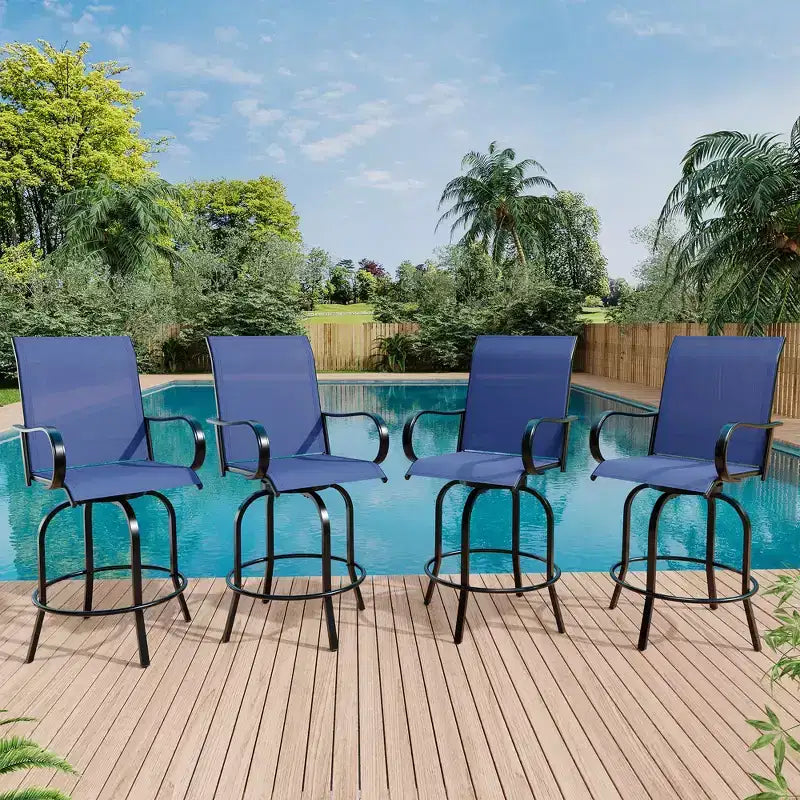 Set di 2 sgabelli da bar girevoli a 360° per patio, sedie alte da esterno con schienale e braccioli, struttura in metallo resistente alle intemperie per terrazza, prato, giardino