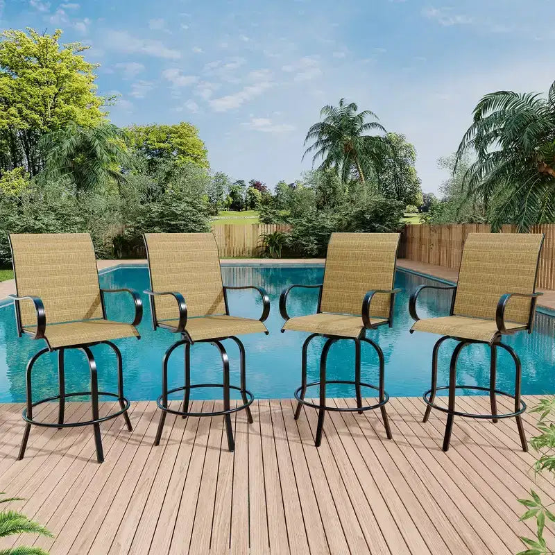 Set di 2 sgabelli da bar girevoli a 360° per patio, sedie alte da esterno con schienale e braccioli, struttura in metallo resistente alle intemperie per terrazza, prato, giardino