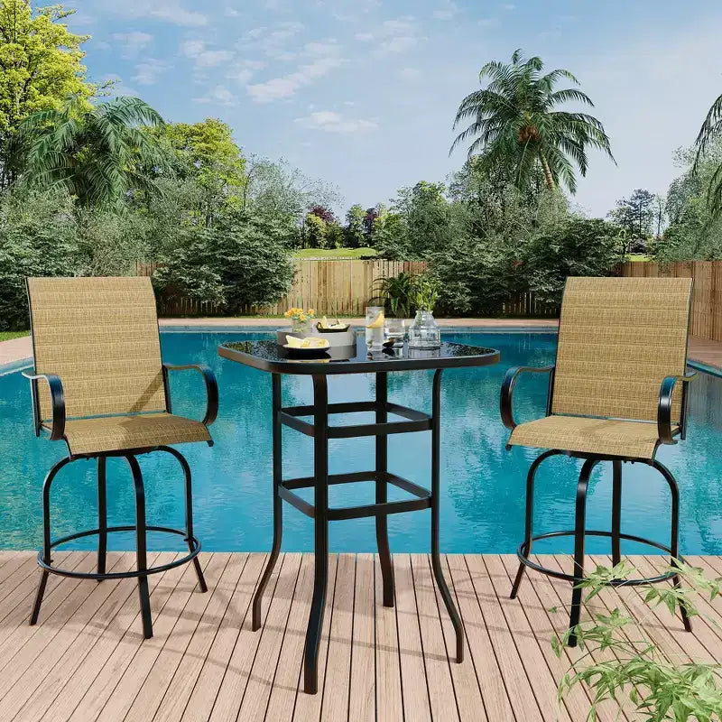 Set di 2 sgabelli da bar girevoli a 360° per patio, sedie alte da esterno con schienale e braccioli, struttura in metallo resistente alle intemperie per terrazza, prato, giardino